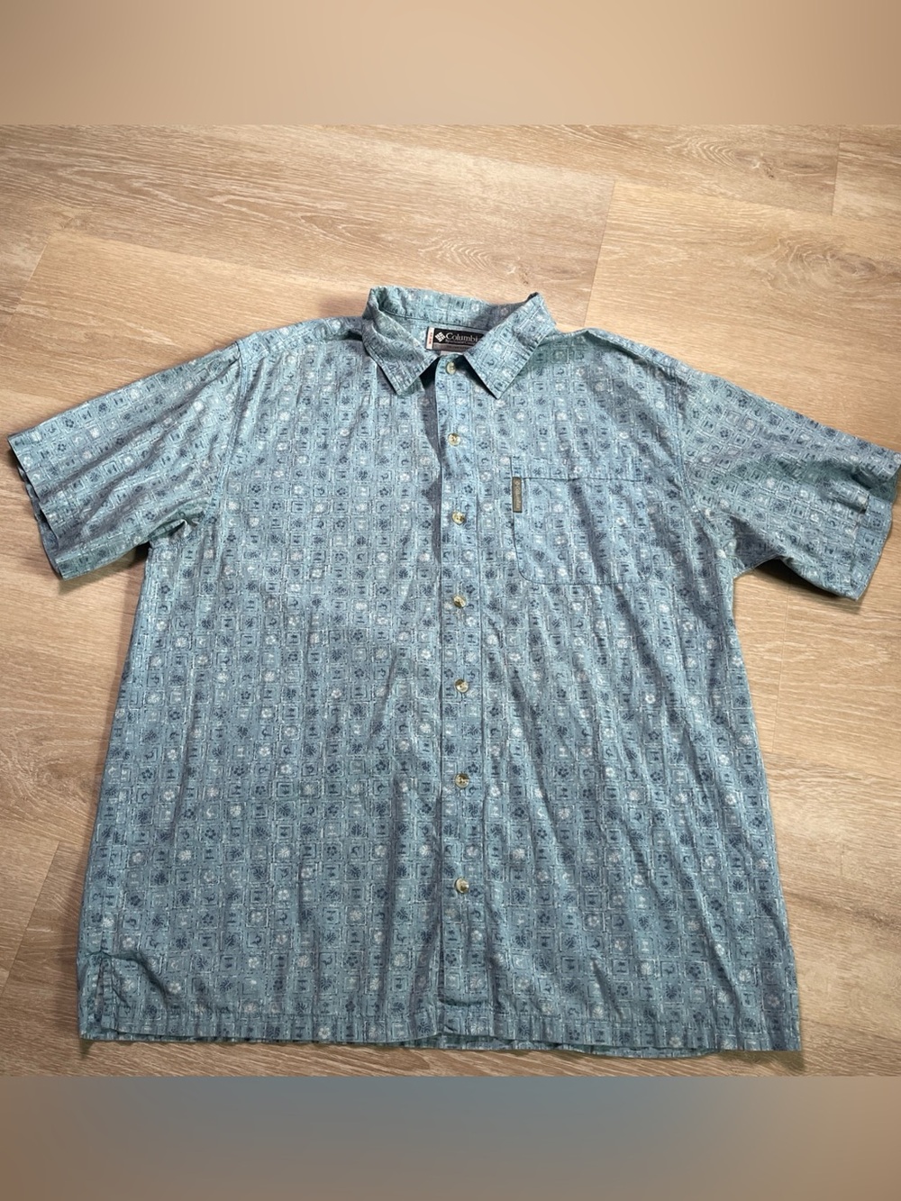 COLUMBIA XCO 100% Botton Blue Geometric Tropical Tile Print Button Down Shirt